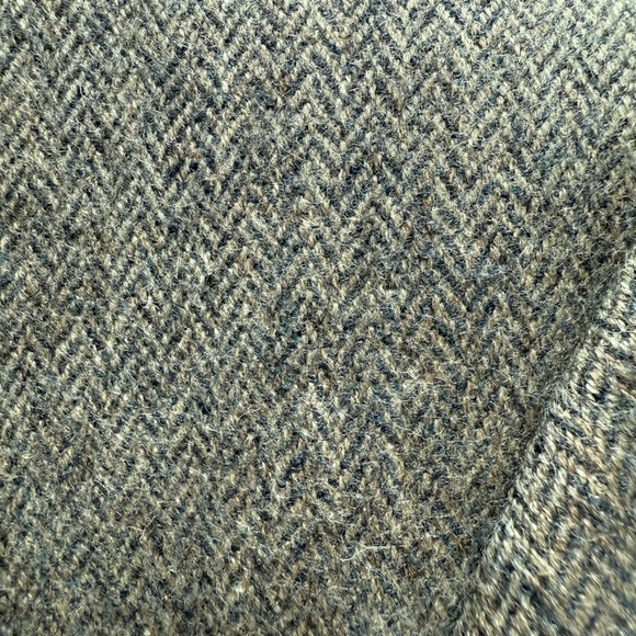 Elegant Men's Herringbone Wool Gray Blazer - Picture 2 of 4